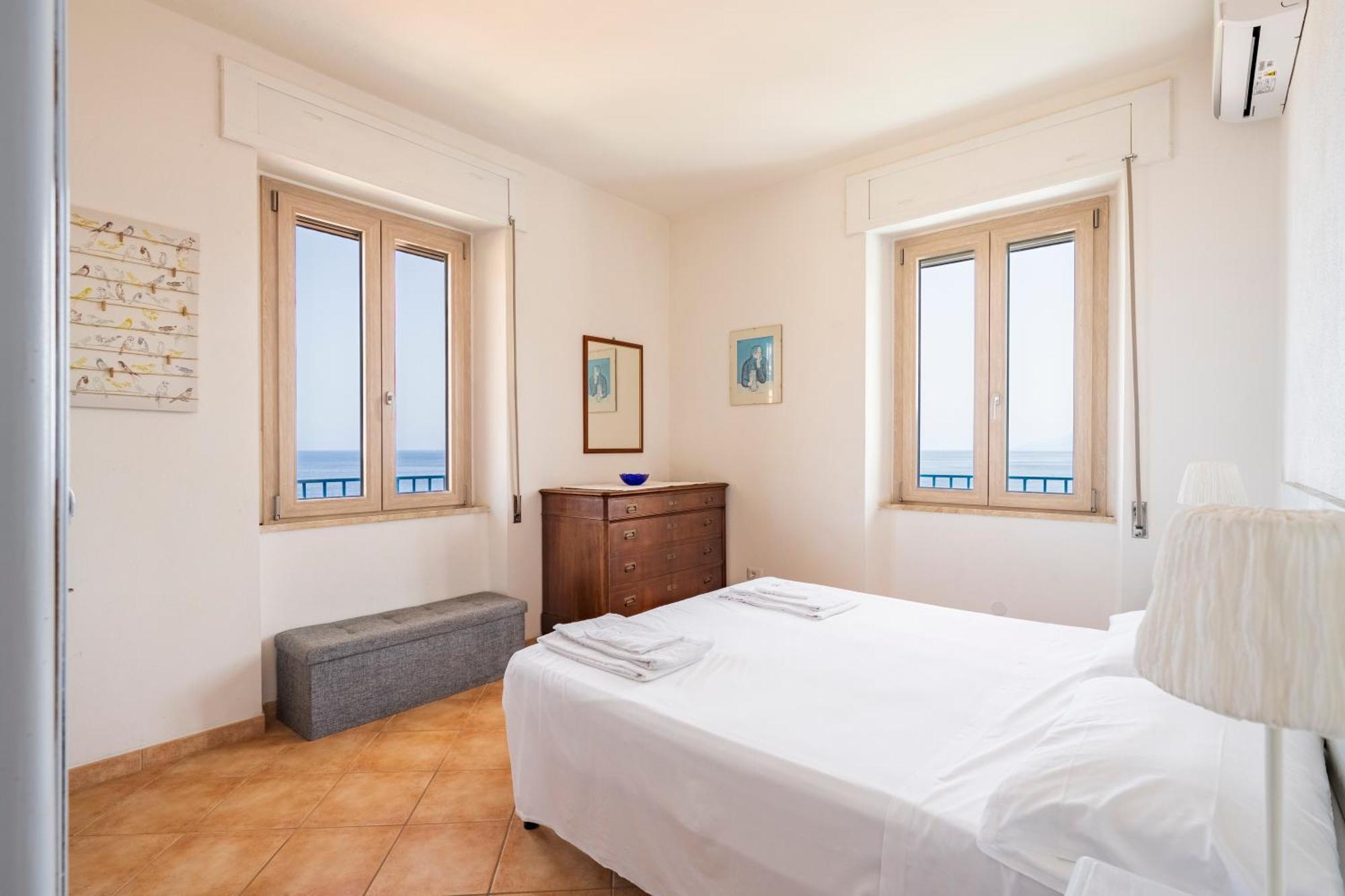 Апартаменты Seaview House Кала-Гононе Экстерьер фото