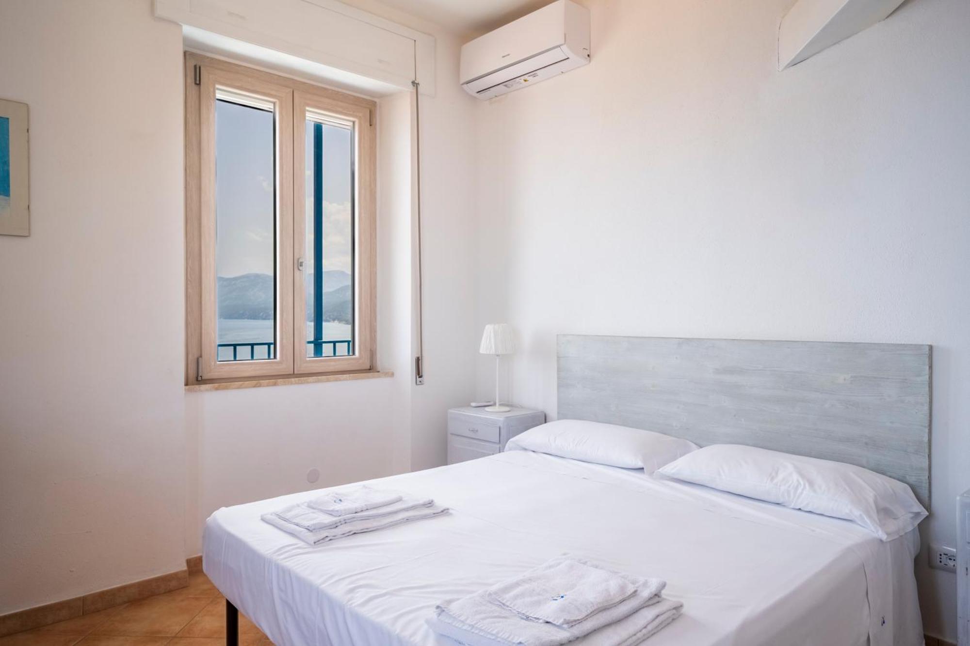 Апартаменты Seaview House Кала-Гононе Экстерьер фото